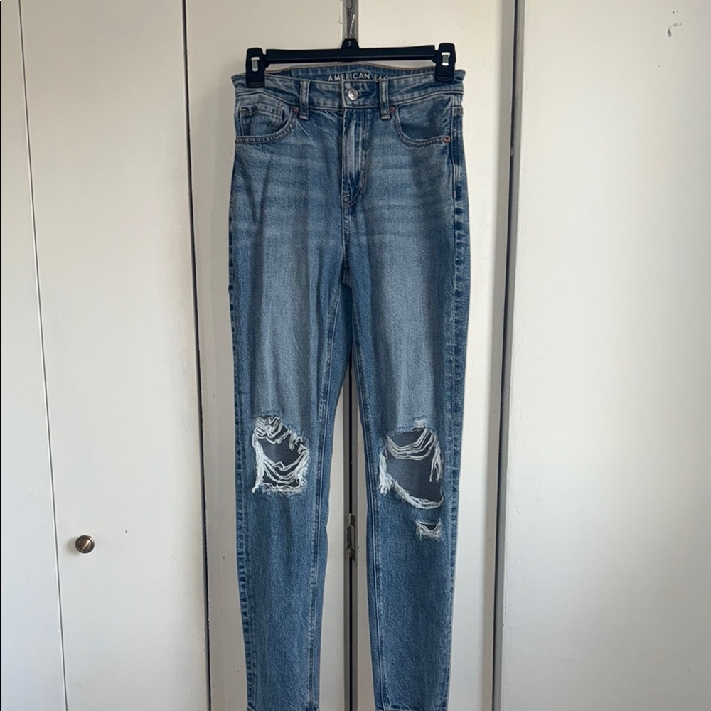 American Eagle strigid ripped mom jeans